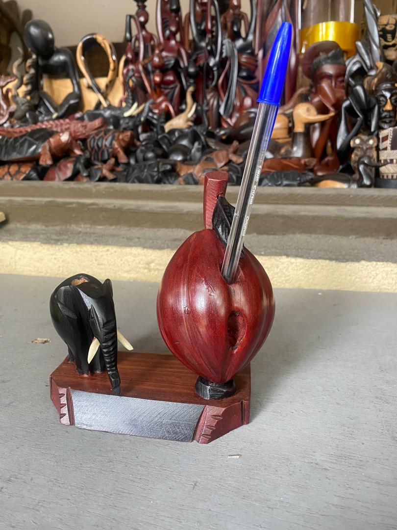 porte stylo africain en forme de cacao