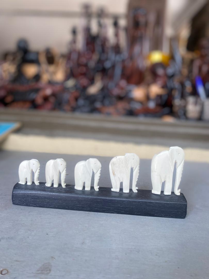 Sculpture <<la famille éléphant >>