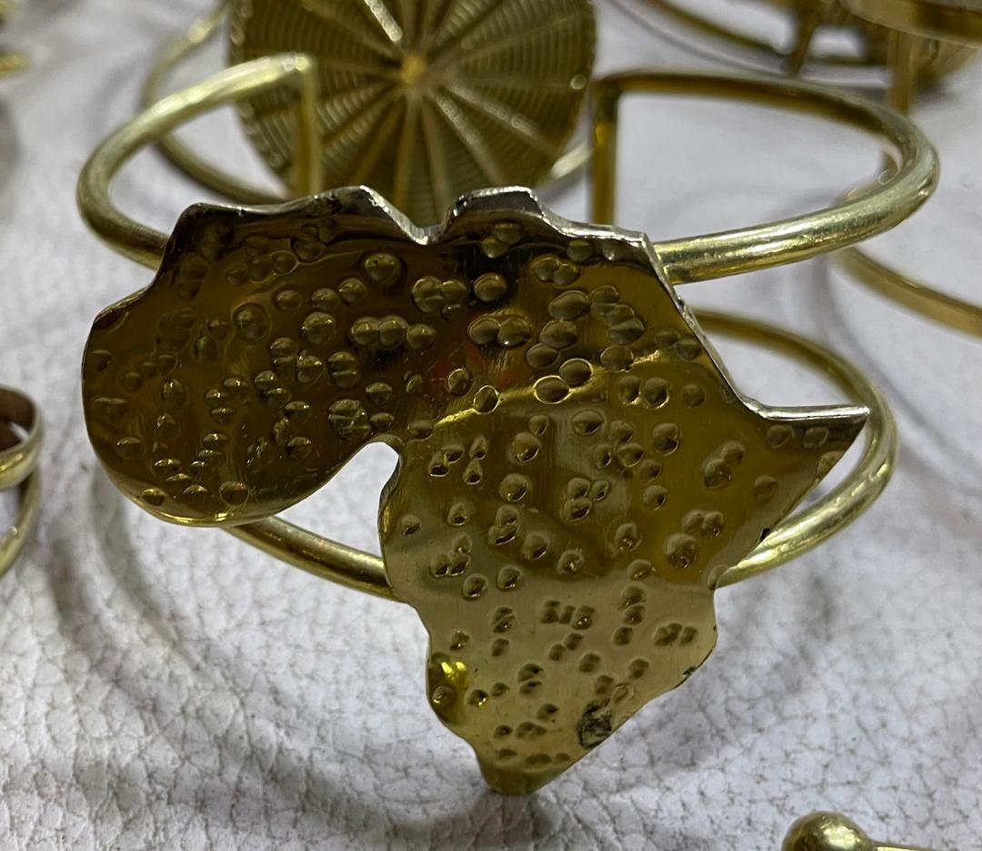 Bracelet<< en forme de carte d'Afrique >>